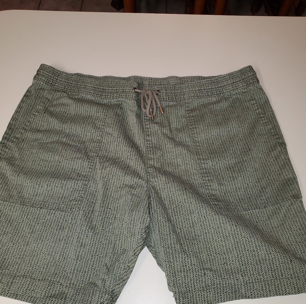 Goodfellow & Co. Olive Green Drawstring Shorts Size XL Black Hatchmark Design